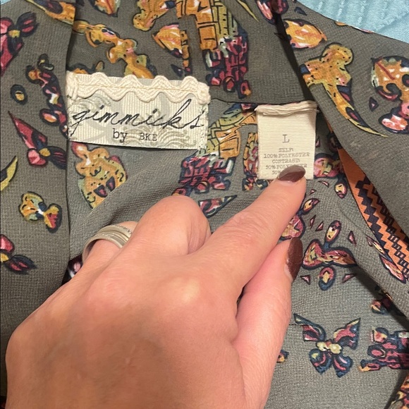 BKE Multicolor Paisley kimono with Lace Cuffs - Picture 2 of 5